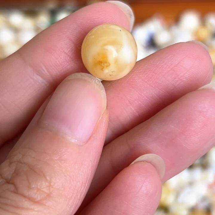 未镶嵌蜜蜡裸石11.9mm一个