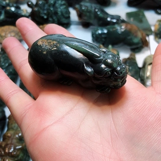 岫岩河磨玉（透闪石质玉）把件未镶嵌?**圣