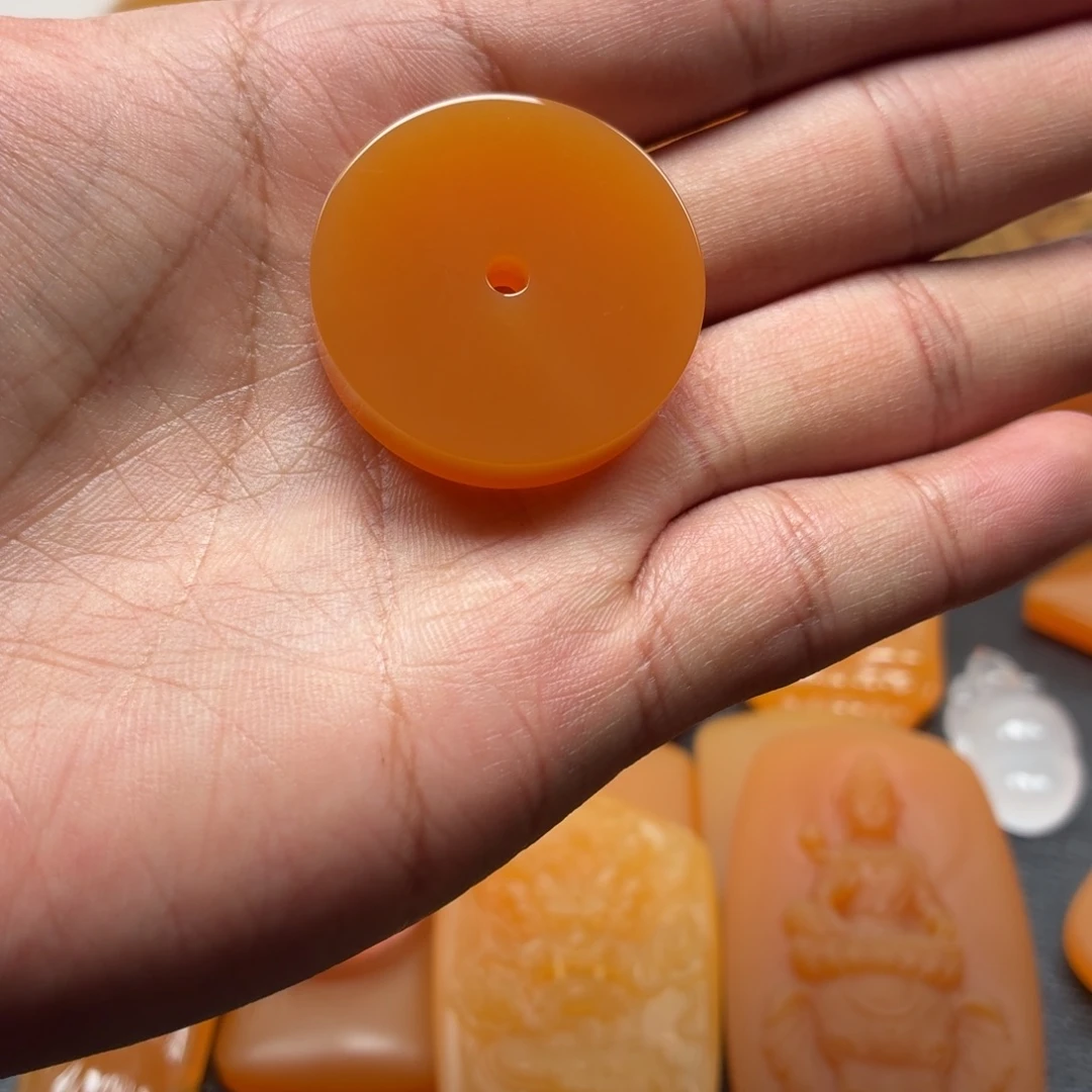 嘉***园石英质玉（黄龙玉）未镶嵌颈饰