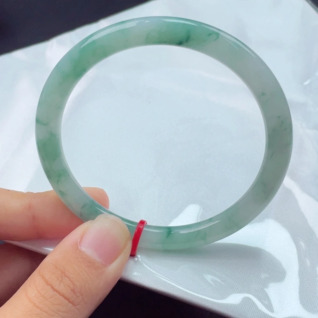 翡翠手镯（圆镯）未镶嵌5556圈