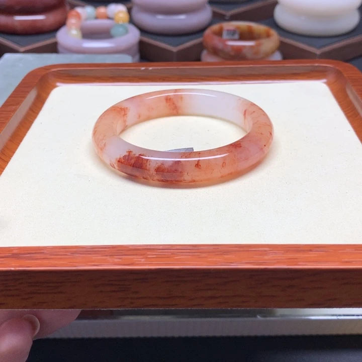 石英质玉（佘太翠）手镯未镶嵌