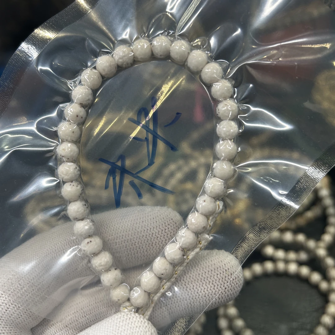 6.5荔枝纹冰料手串。