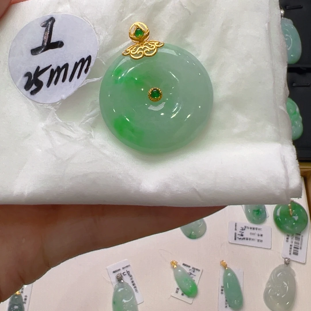 翡翠18K金镶嵌颈饰