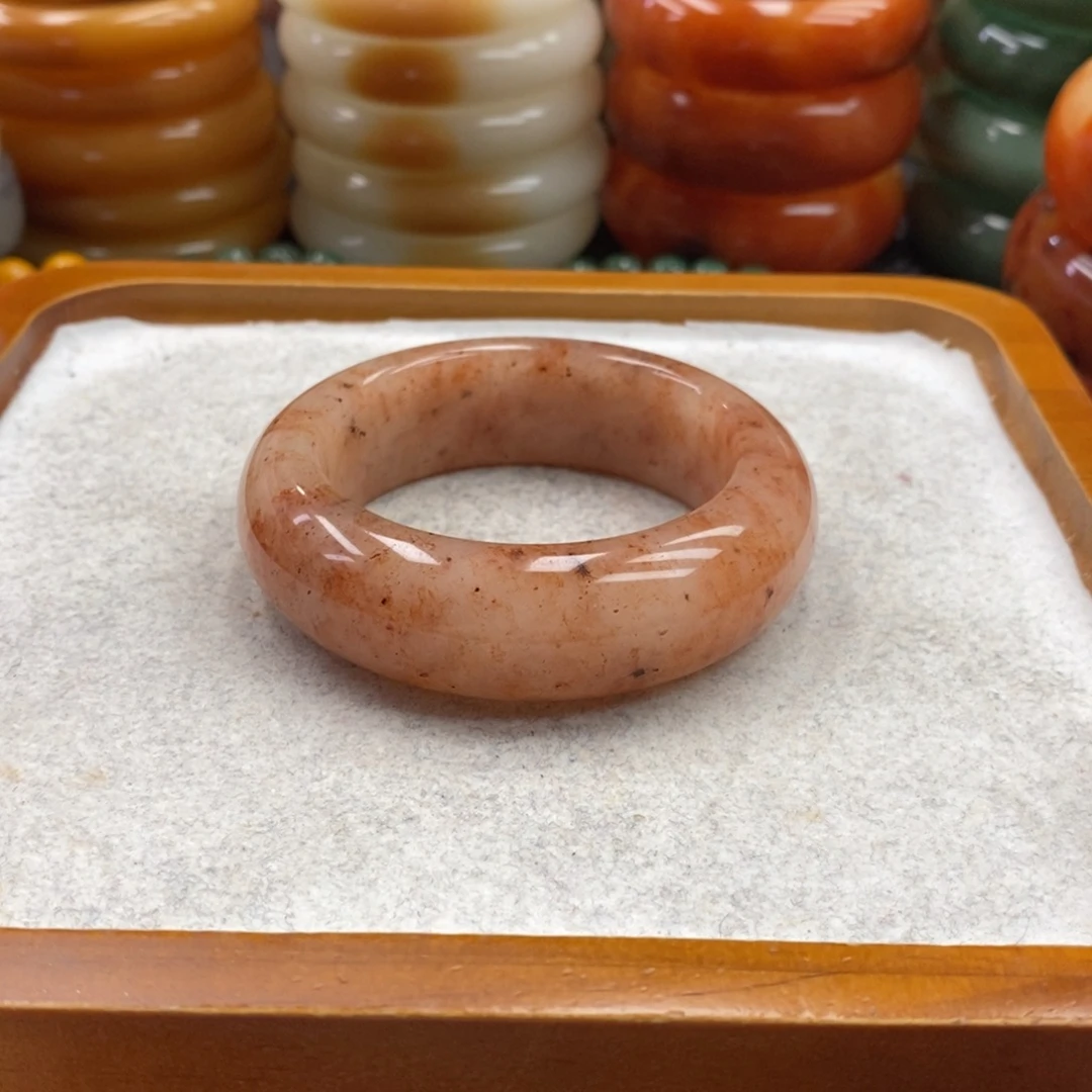 石英岩玉未镶嵌手镯（圆镯）