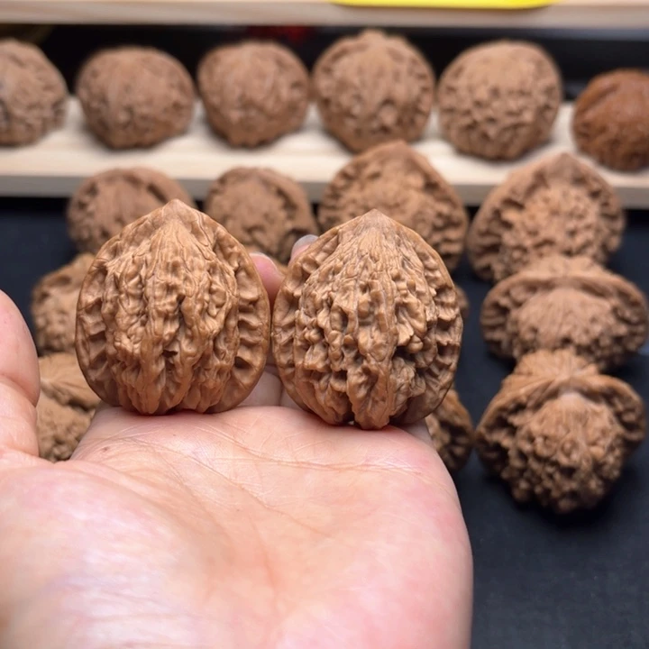 文玩核桃吊坠38虎头