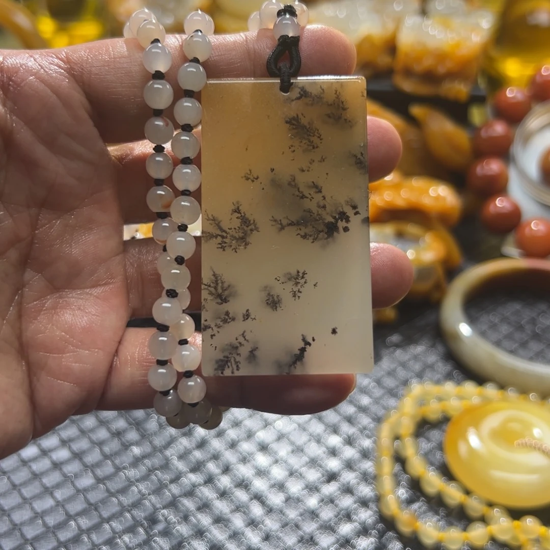 石英质玉未镶嵌颈饰