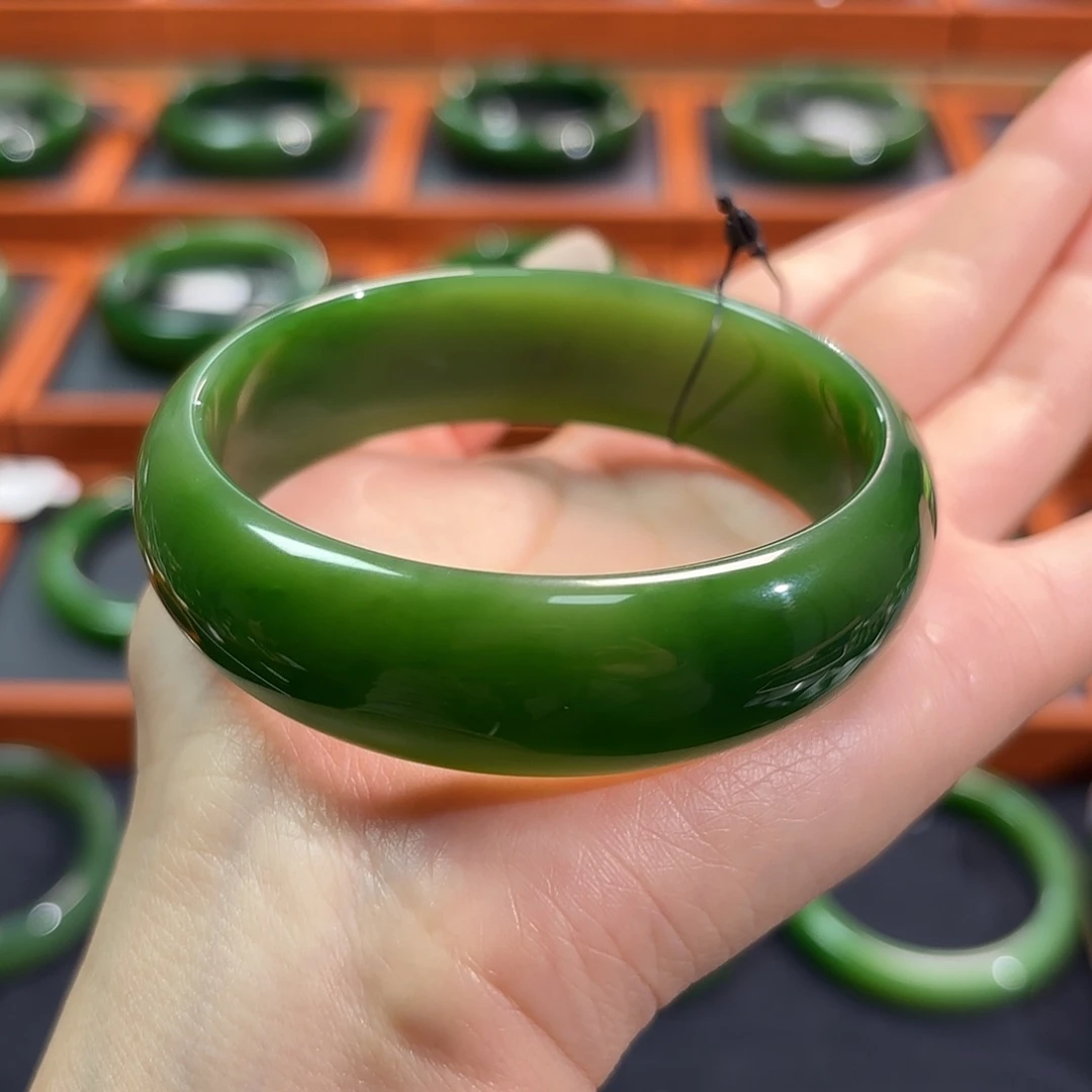 和田玉（碧玉）未镶嵌手镯细底阳绿