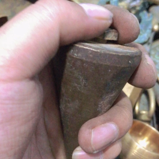 和***机闪电购铜摆件工艺品