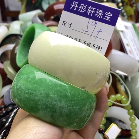 未镶嵌蛇纹石玉手镯琞****姐