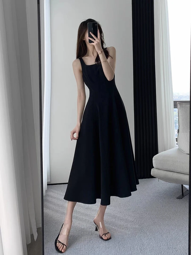 法式赫本风黑色吊带连衣裙女夏季小众别致独特高级感收腰显瘦长裙