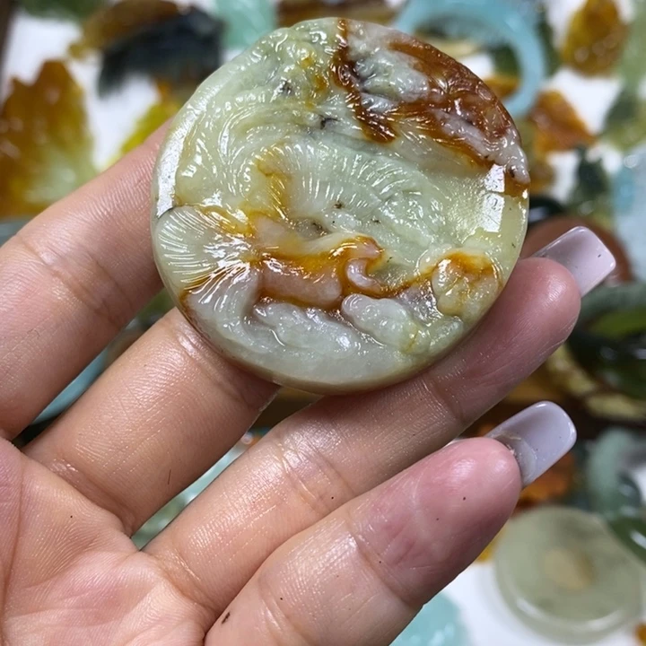 蛇纹石玉未镶嵌吊坠