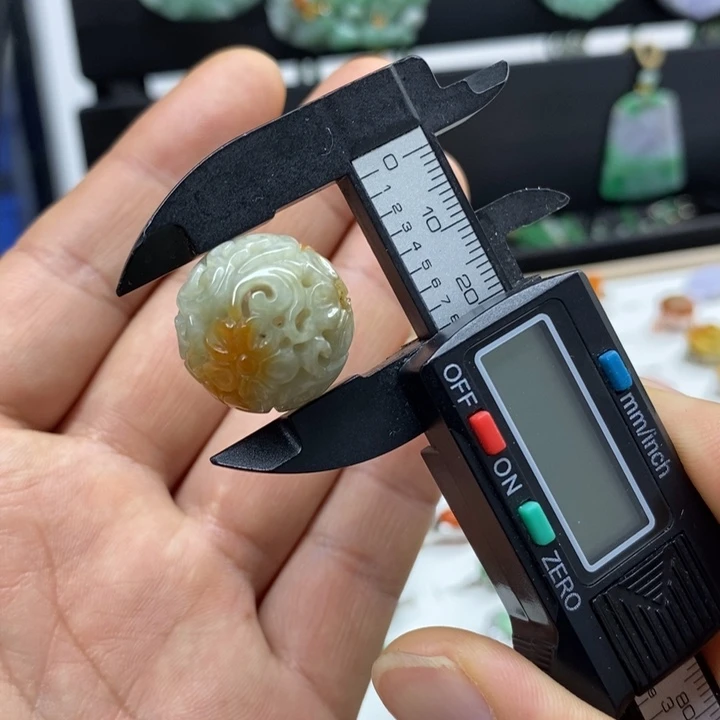 翡翠颈饰未镶嵌吊坠