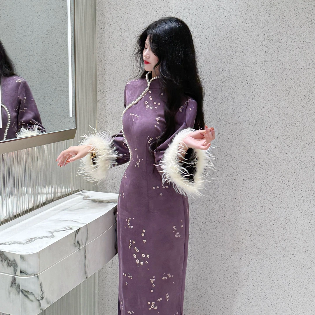 LHMknk1画报夫人原创自制秋冬温柔麂皮珠链旗袍 紫吹雪