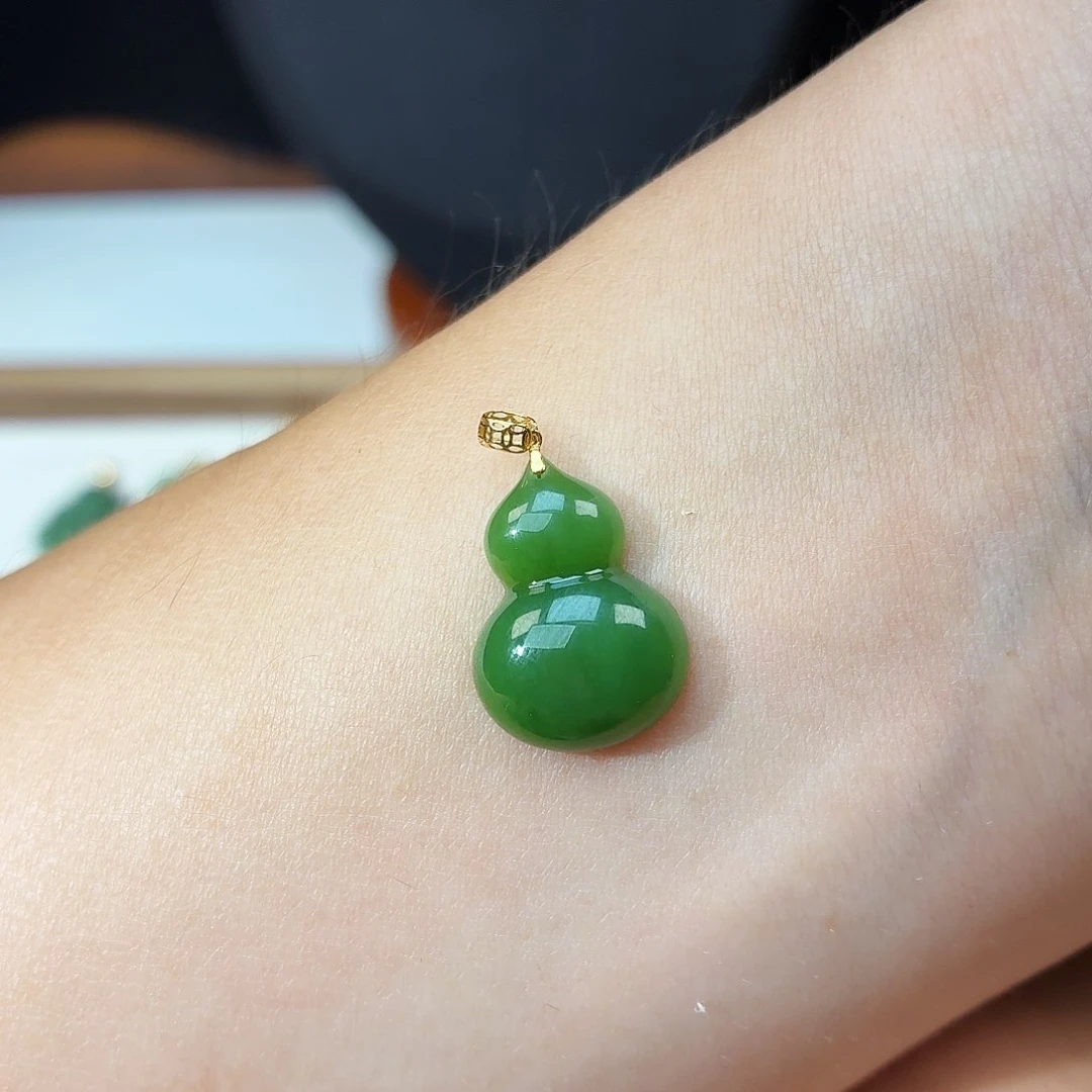 卖****和田玉18K金镶嵌吊坠(赠链)