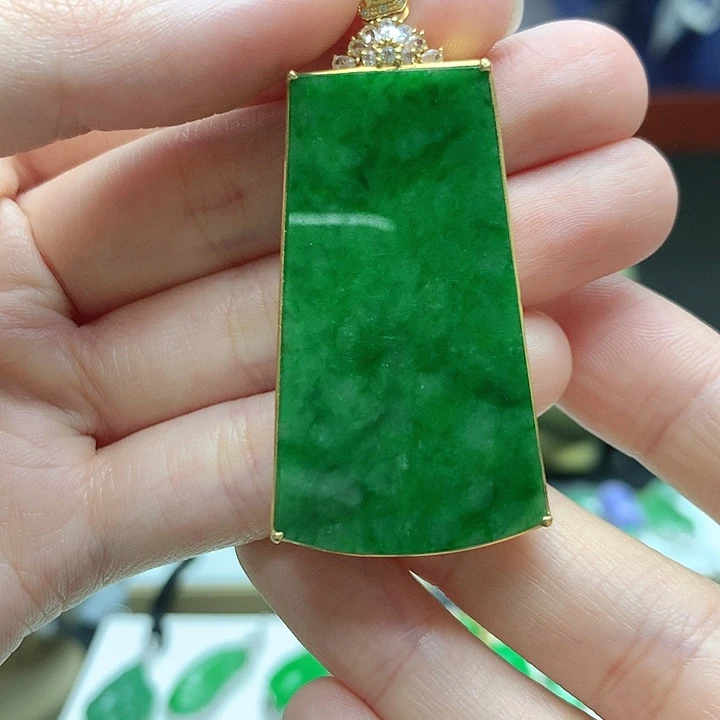 翡翠颈饰18K金镶嵌天然翡翠a 货敏