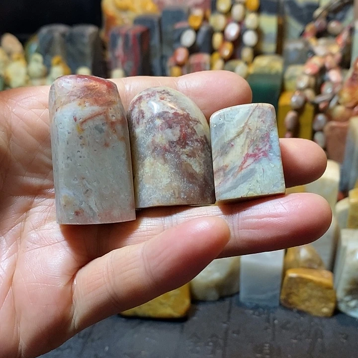 昌化鸡血石鸡血石