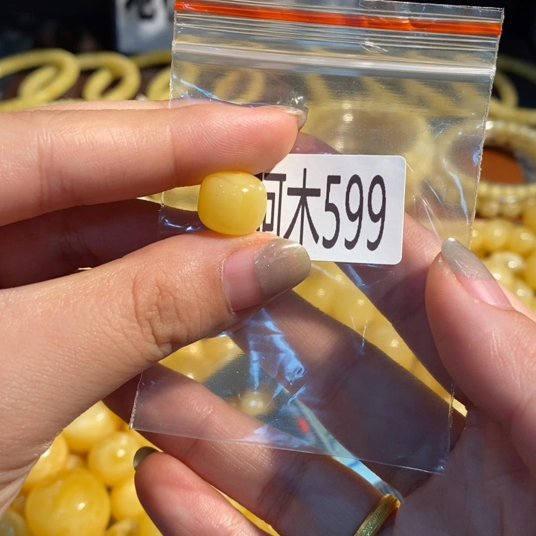 未镶嵌琥珀珠宝奇石599