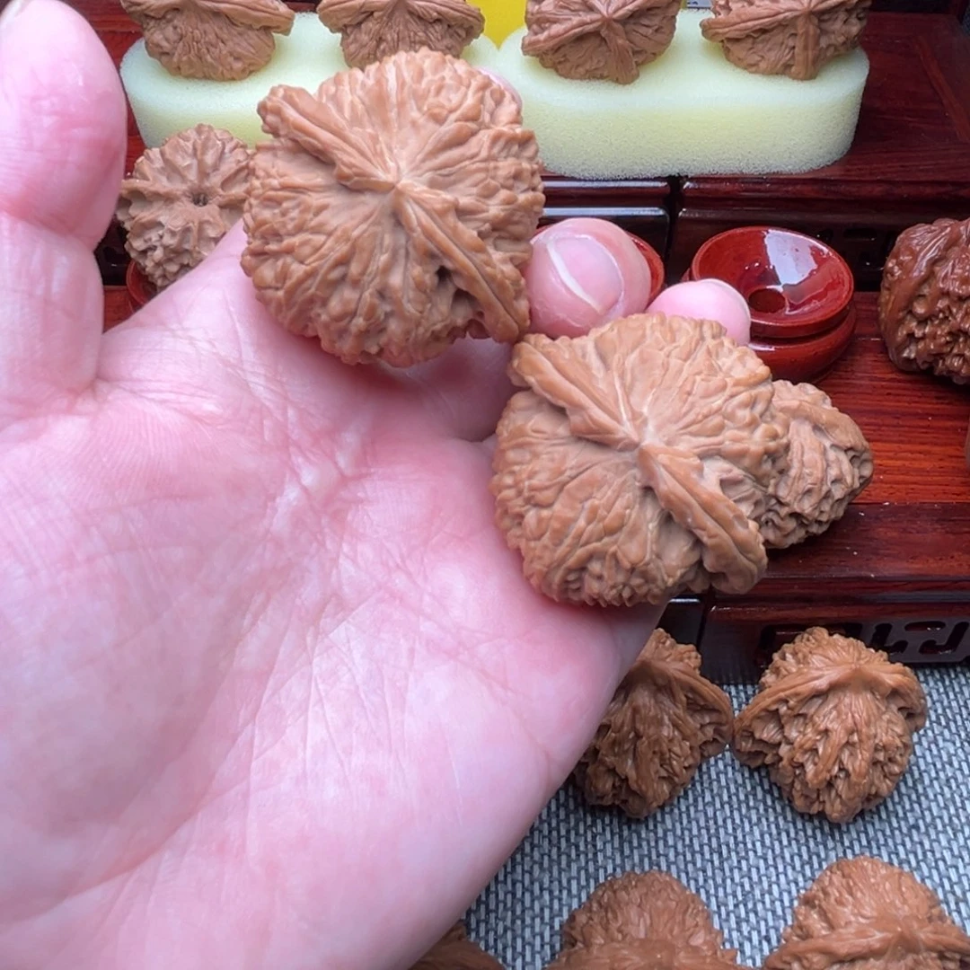 吊坠文玩核桃白狮子45尺