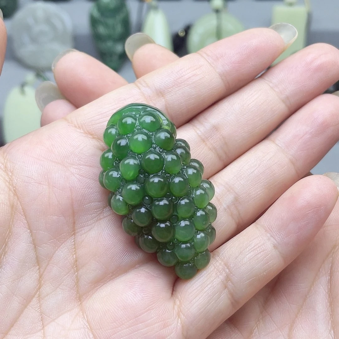 雪***飘和田玉未镶嵌颈饰