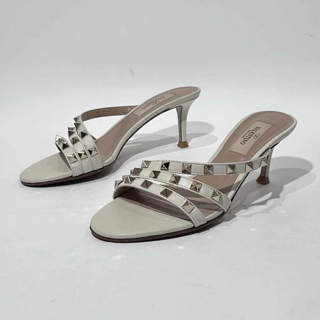 95新 Valentino/华伦天奴 35码 奶油白时尚细跟拖鞋/ML01758