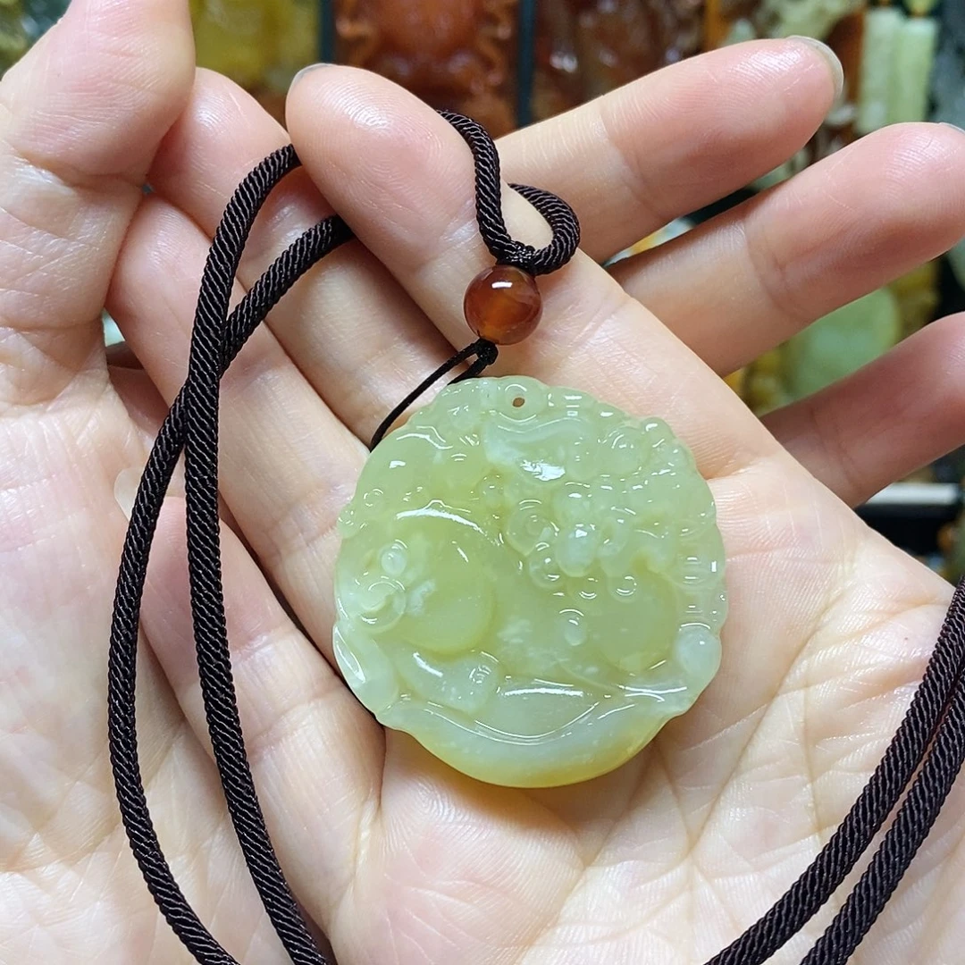 岫玉未镶嵌吊坠(赠链)