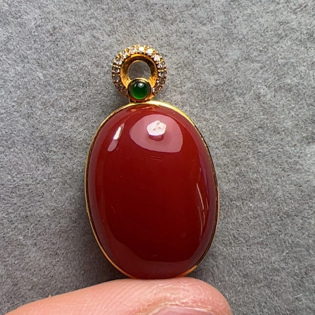 18K金镶嵌吊坠南红玛瑙