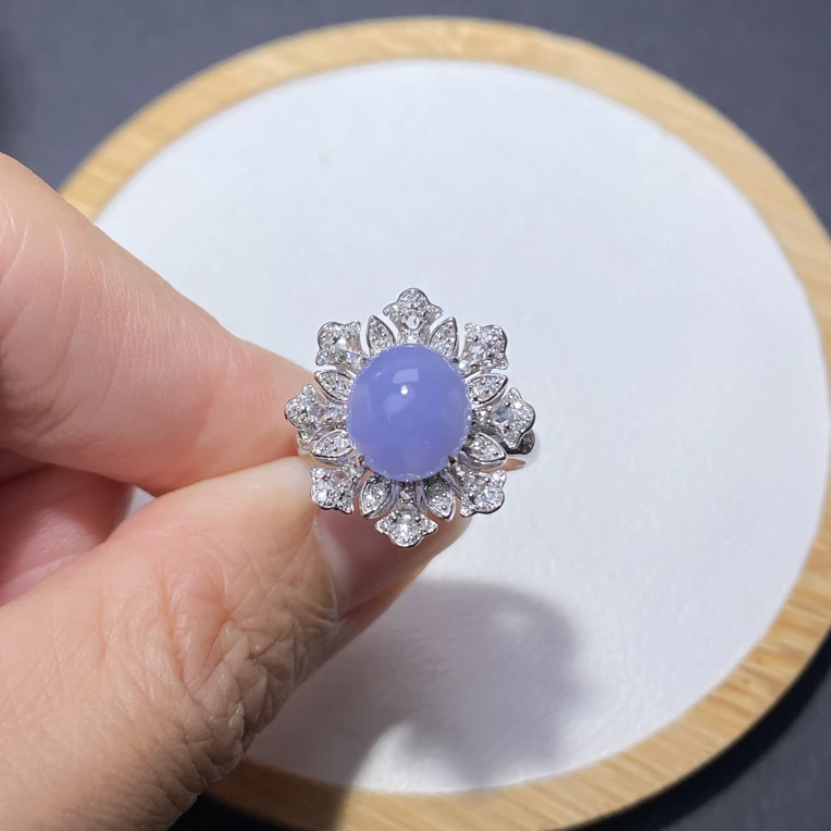 18k金镶嵌缅甸翡翠冰种紫罗兰蛋面戒指