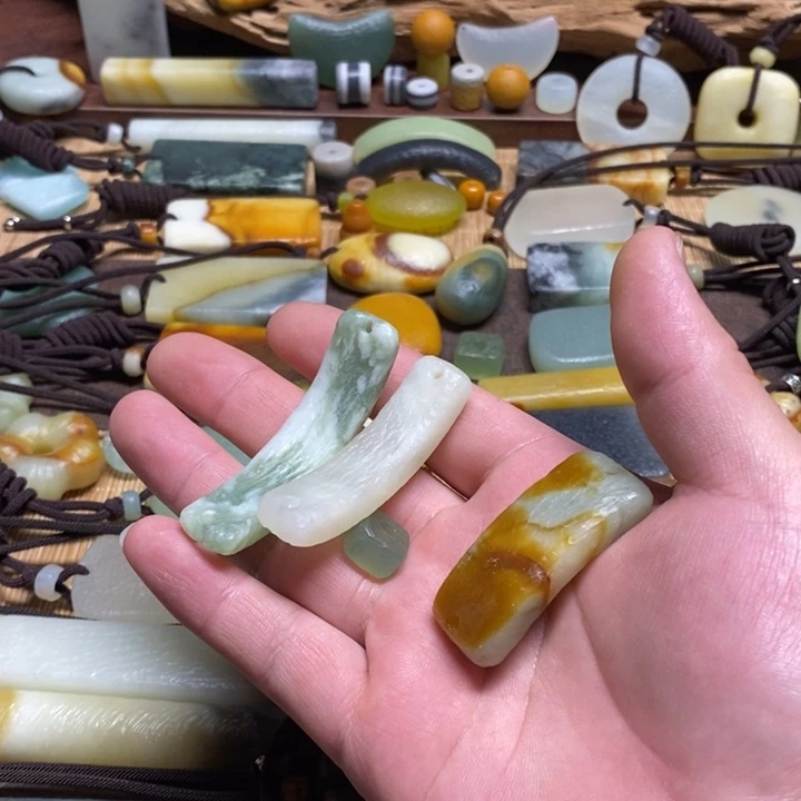 蛇纹石玉未镶嵌挂件默*帆