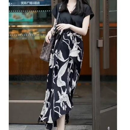 新款简约百搭减龄遮肉女装收腰印花女装sy