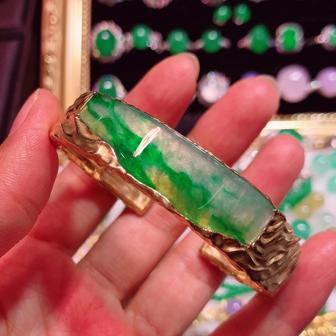 翡翠手镯18K金镶嵌眼***河天然缅甸，手镯