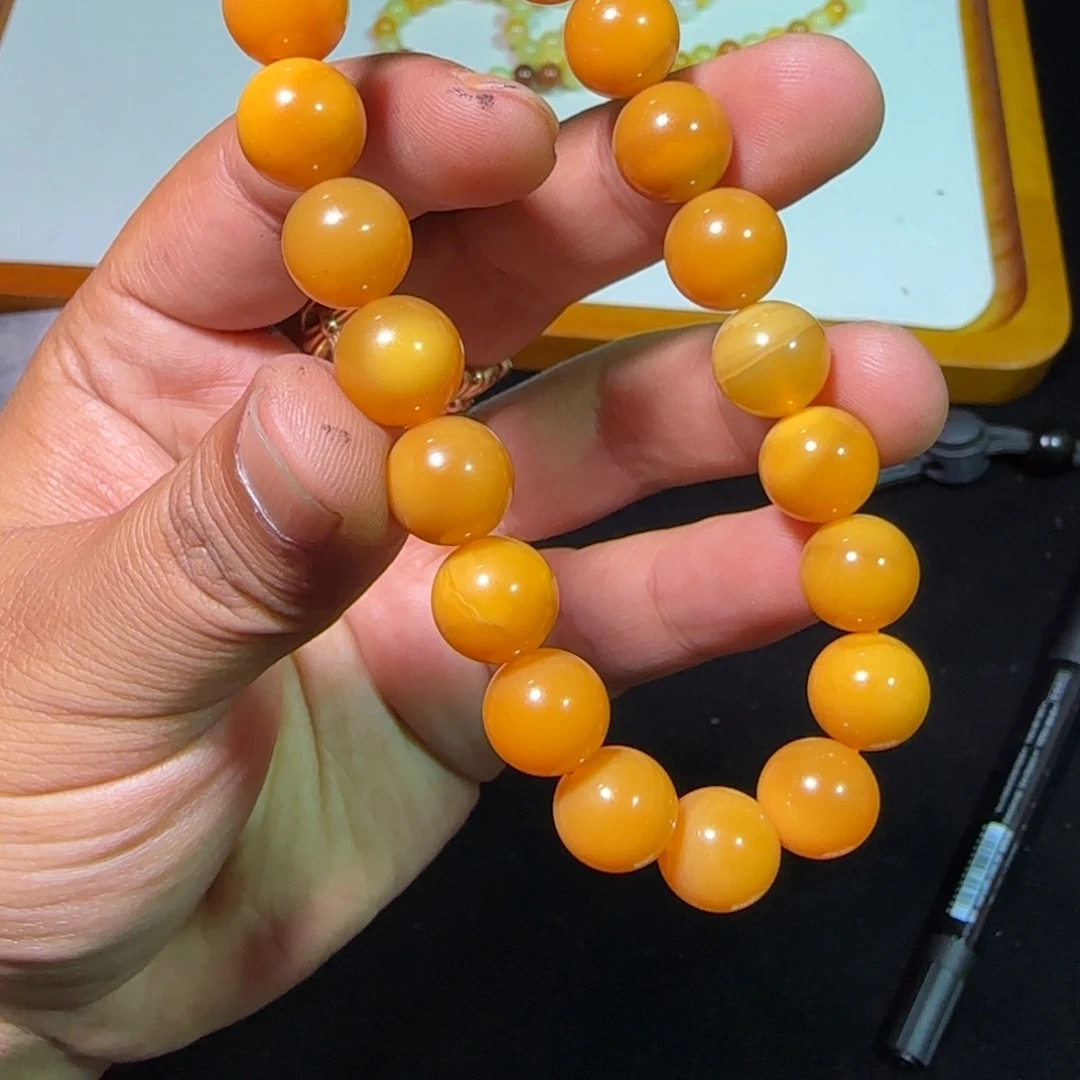 未镶嵌手镯石英质玉（缅黄）