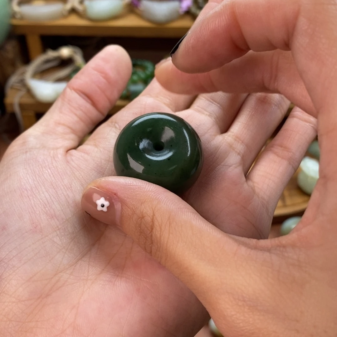 墨***宝和田玉（碧玉）未镶嵌颈饰