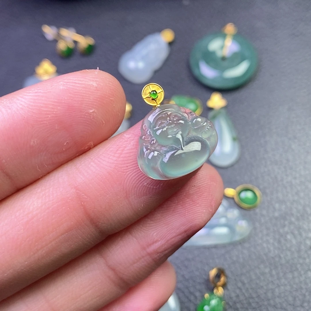 颈饰18K金镶嵌翡翠