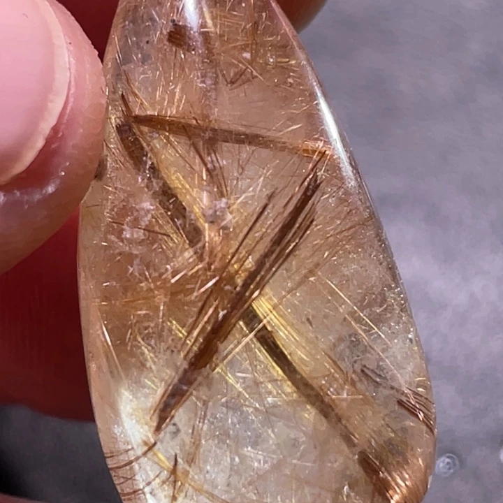 阿***希发晶颈饰未镶嵌钛