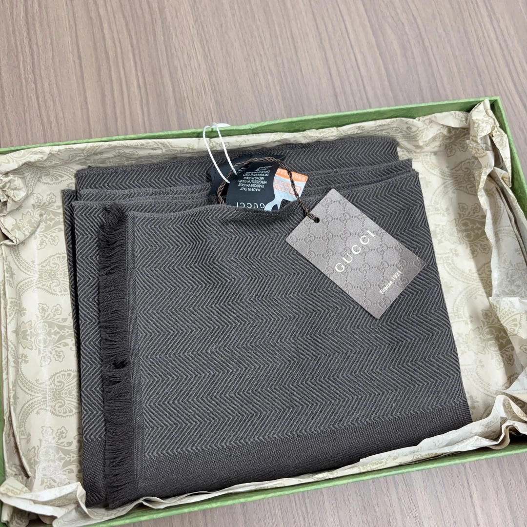 95新 GUCCI/古驰 褐色围巾 40×190/251214CFX9R01