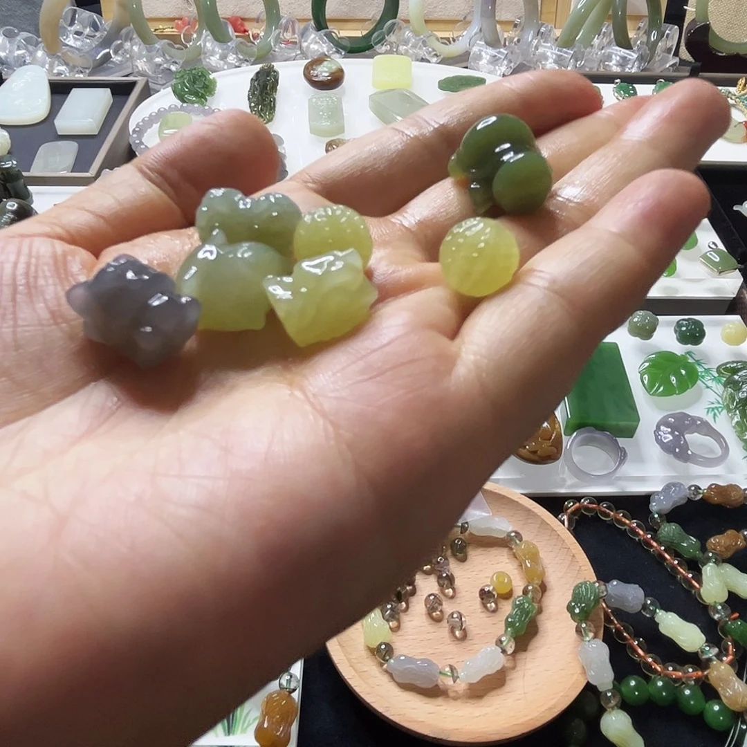 和田玉未镶嵌颈饰蔷***^