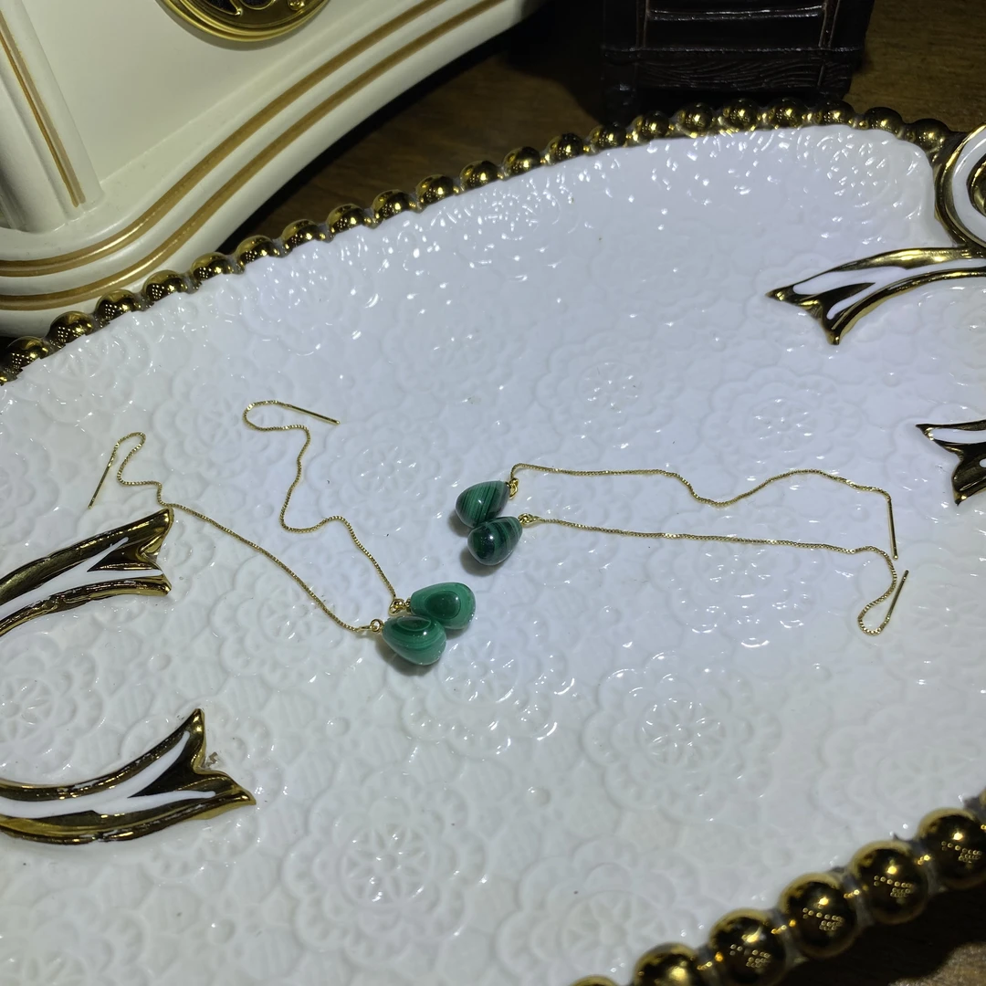 V072-天然孔雀石耳线设计款-多样性发其一