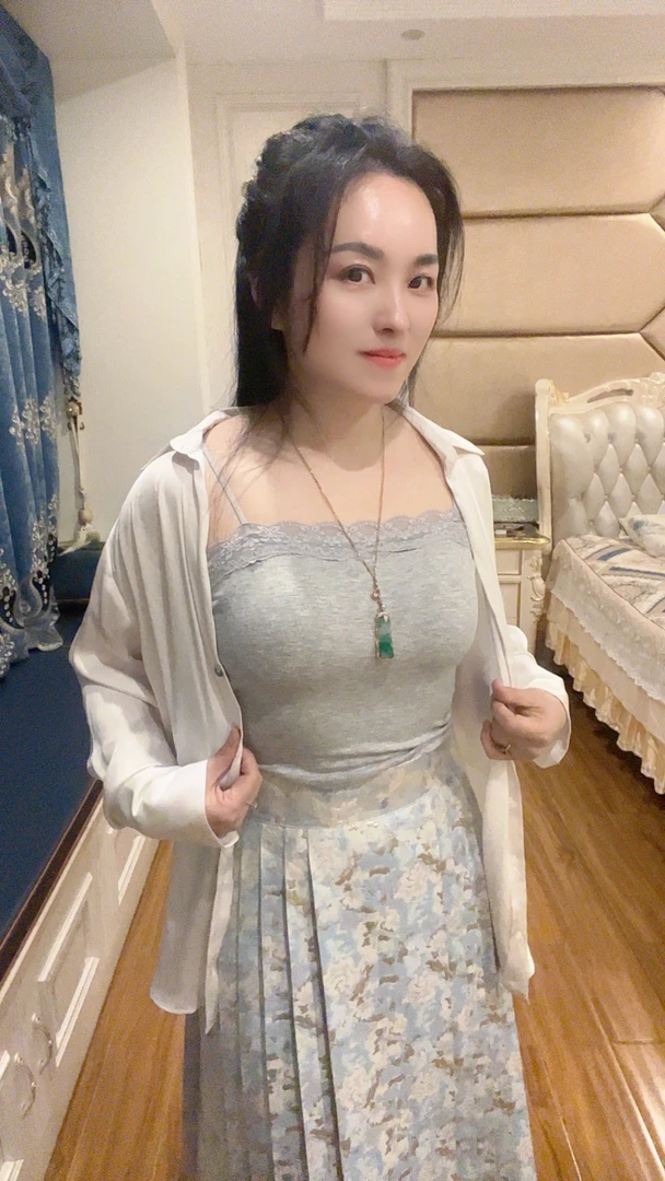 2025年春夏新款辣妹蕾丝拼接带胸垫修身吊带背心