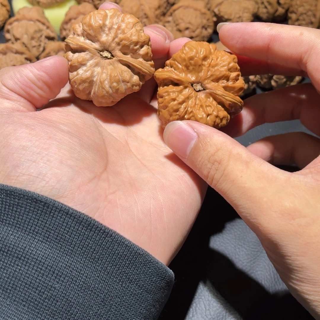 文玩核桃吊坠山地呀