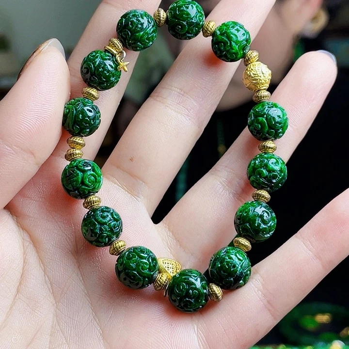 翡翠未镶嵌颈饰多样性