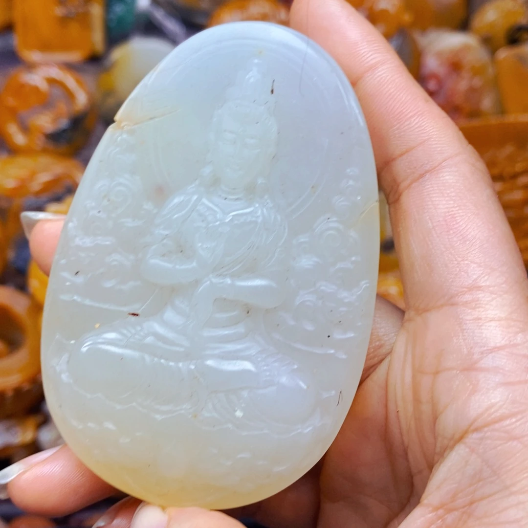 未镶嵌石英质玉（黄龙玉）颈饰