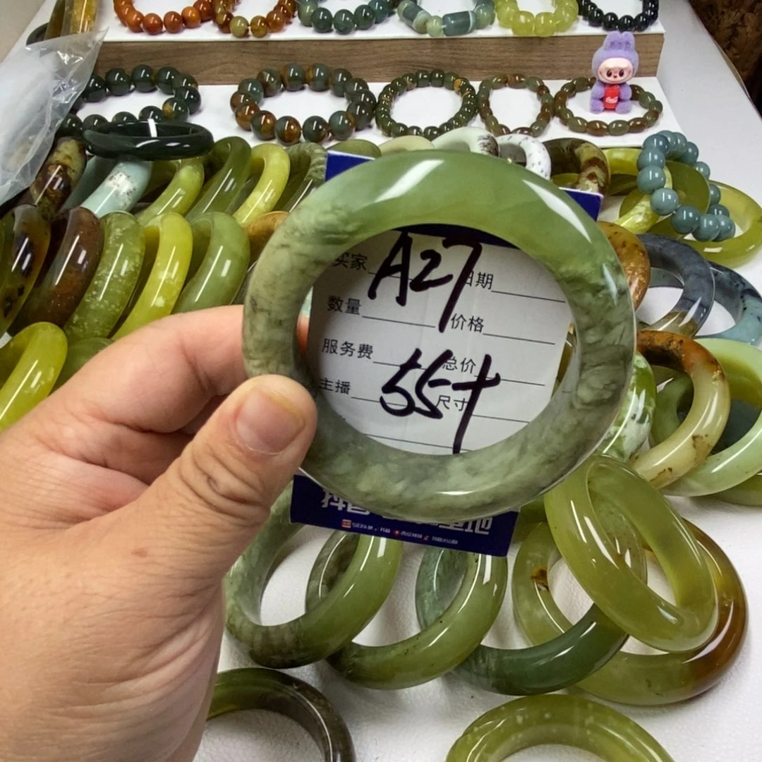 蛇纹石玉未镶嵌手镯