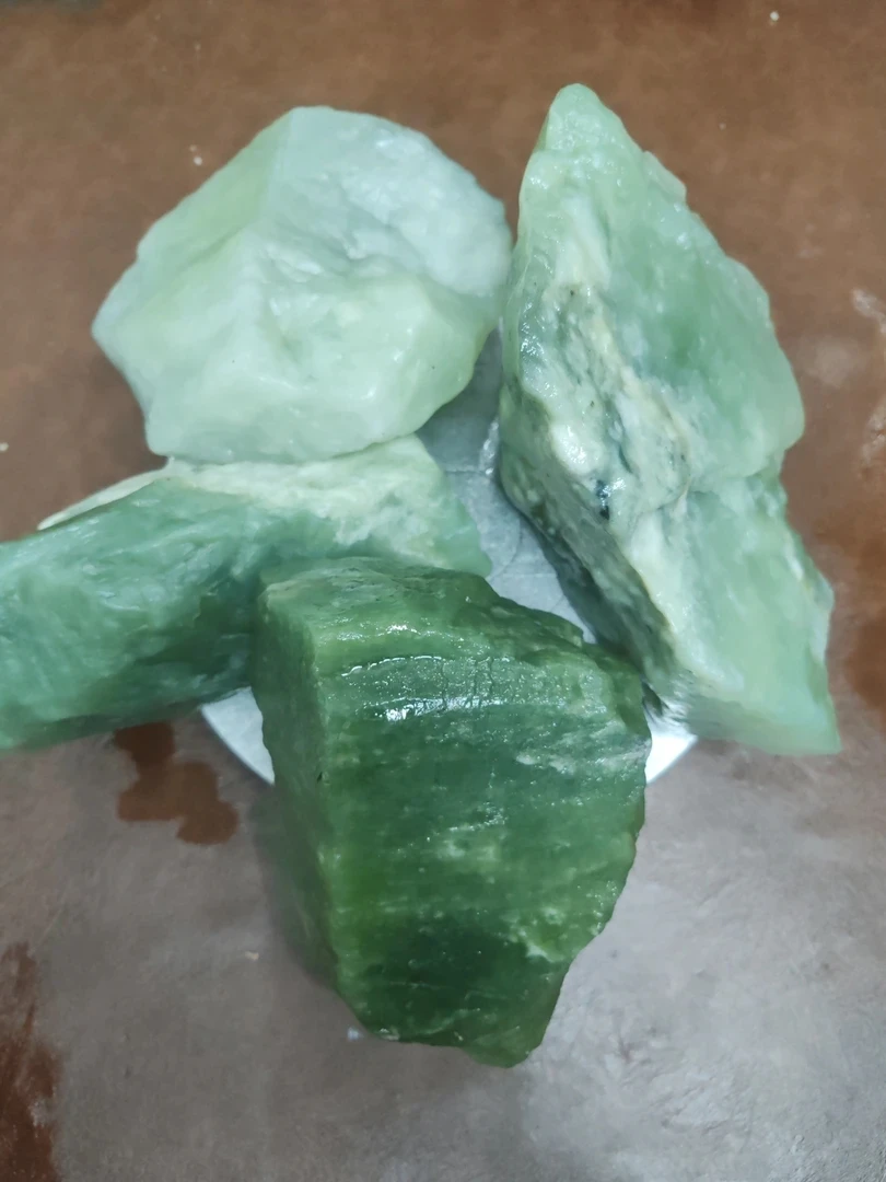 天然岫玉精品原石多样性随机发货一块