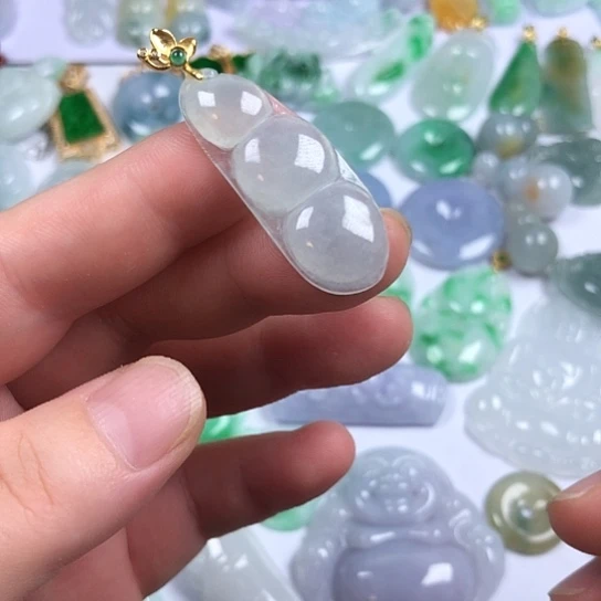 心***怡翡翠未镶嵌颈饰福贝