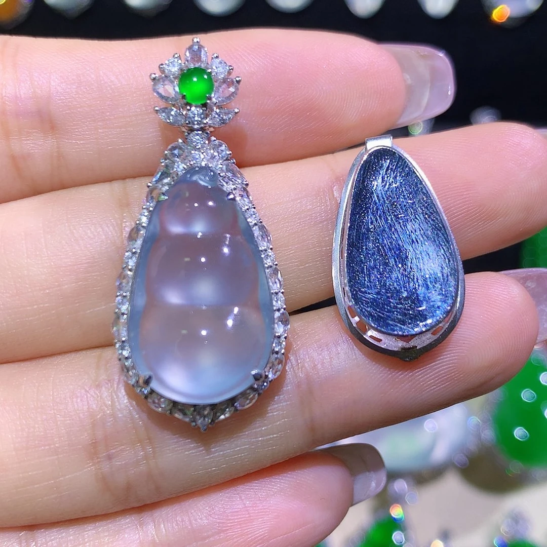 翡翠18K金镶嵌颈饰玻璃种