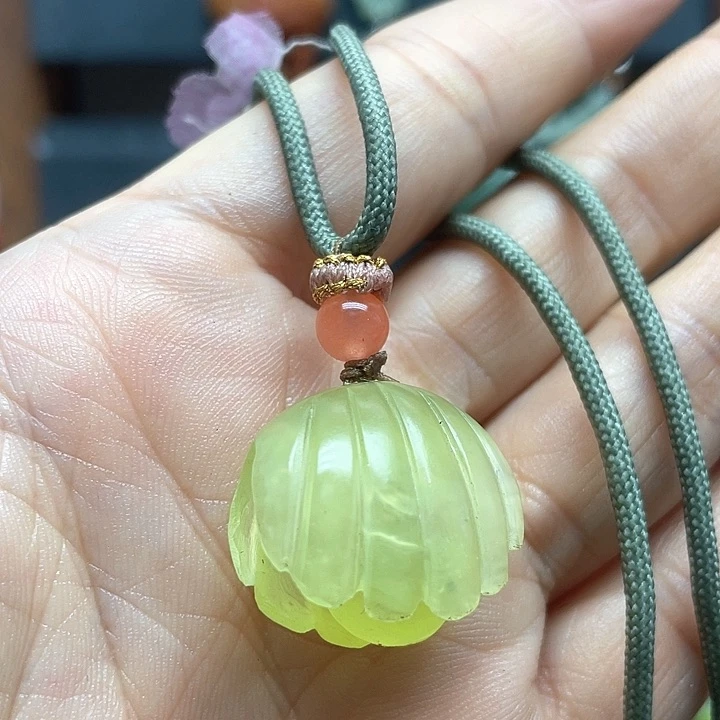 未镶嵌蛇纹石玉颈饰