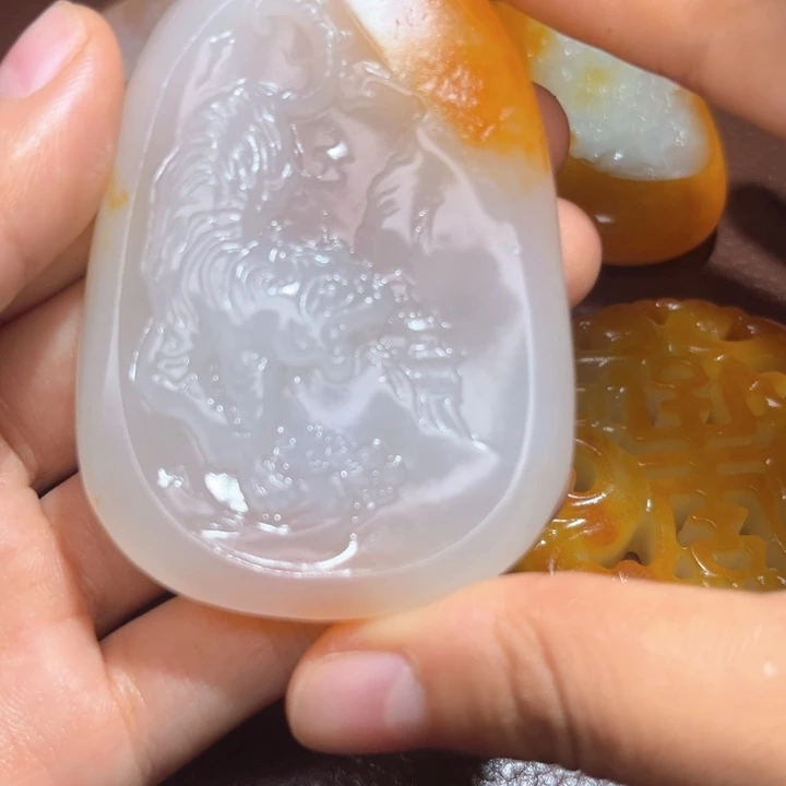 老***肖和田玉未镶嵌颈饰