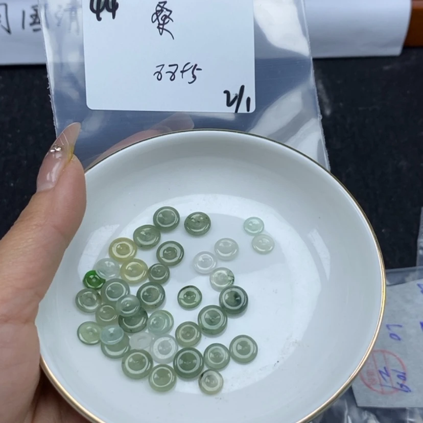 【闪购商品】翡翠颈饰未镶嵌桑*