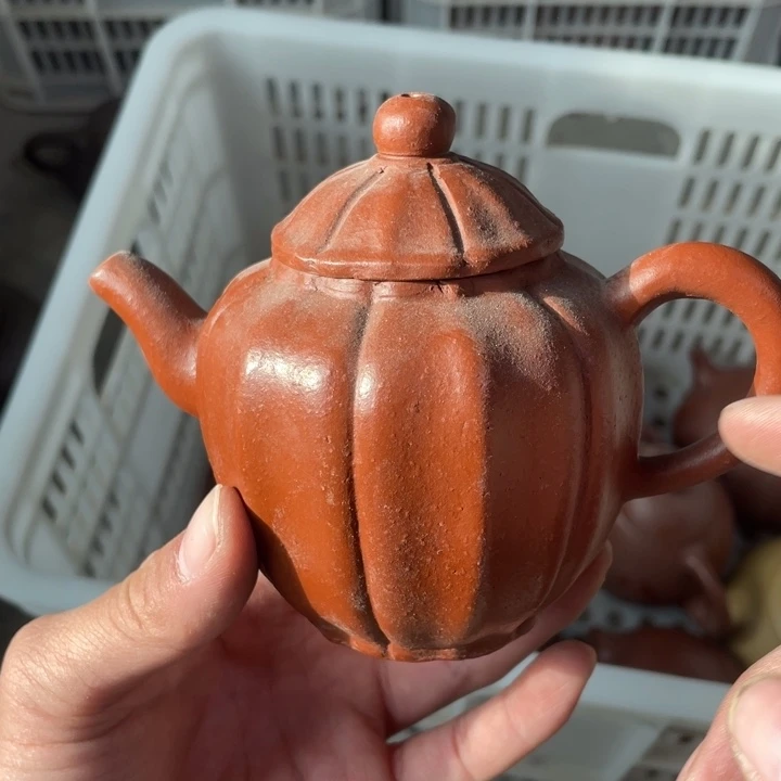 老厂紫砂壶一件。