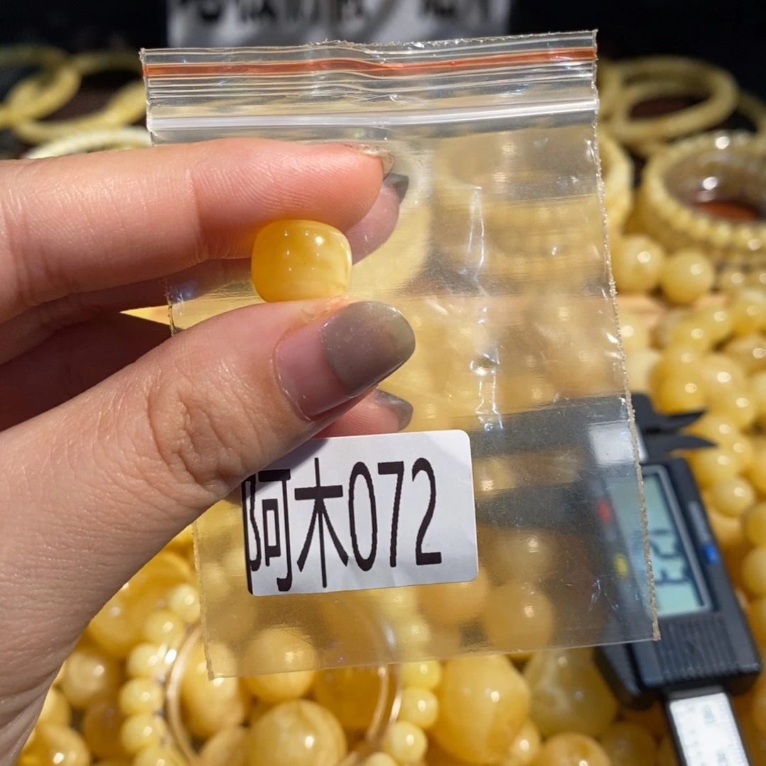未镶嵌琥珀珠宝奇石072